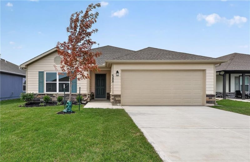 588 W Bluebird St, Gardner, KS 66030