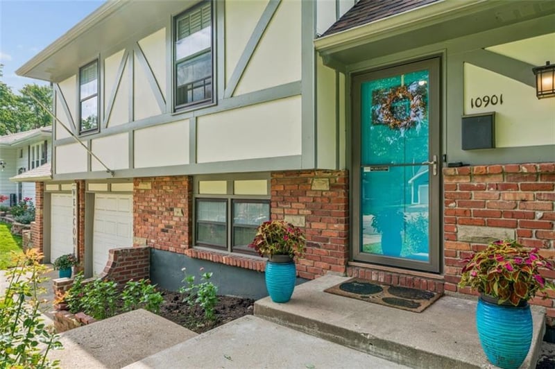 10901 W 91st Ter, Overland Park, KS 66214