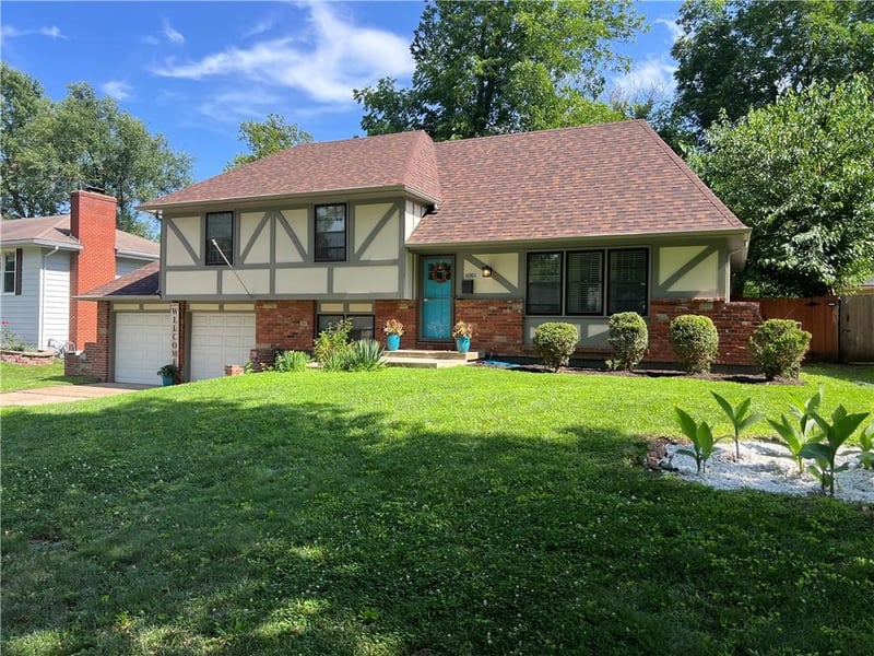 10901 W 91st Ter, Overland Park, KS 66214