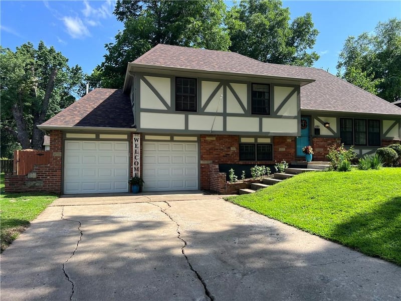 10901 W 91st Ter, Overland Park, KS 66214