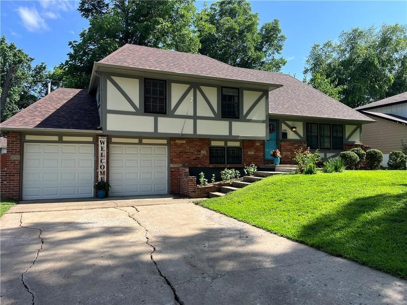 10901 W 91st Ter, Overland Park, KS 66214