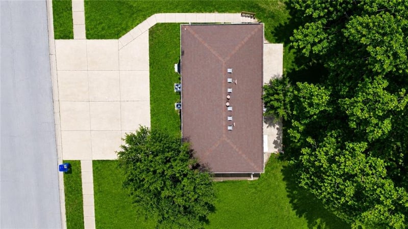 717 NE Ball Dr, Lee's Summit, MO 64086