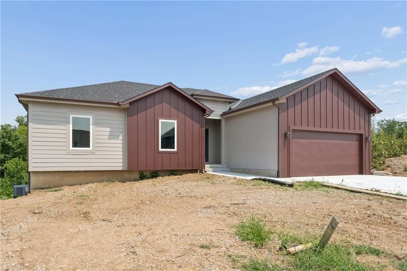 612 21st St, Oak Grove, MO 64075