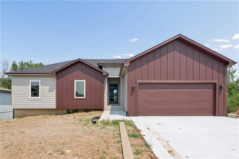 612 21st St, Oak Grove, MO 64075
