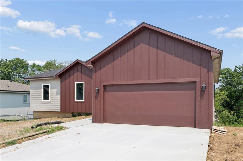 612 21st St, Oak Grove, MO 64075