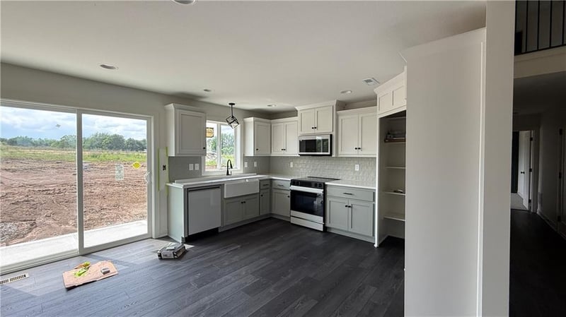 2200 Oak Ridge Dr, Oak Grove, MO 64075