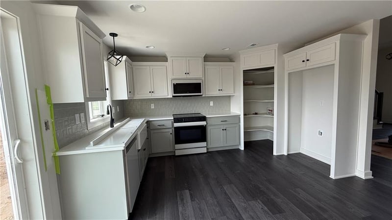 2200 Oak Ridge Dr, Oak Grove, MO 64075