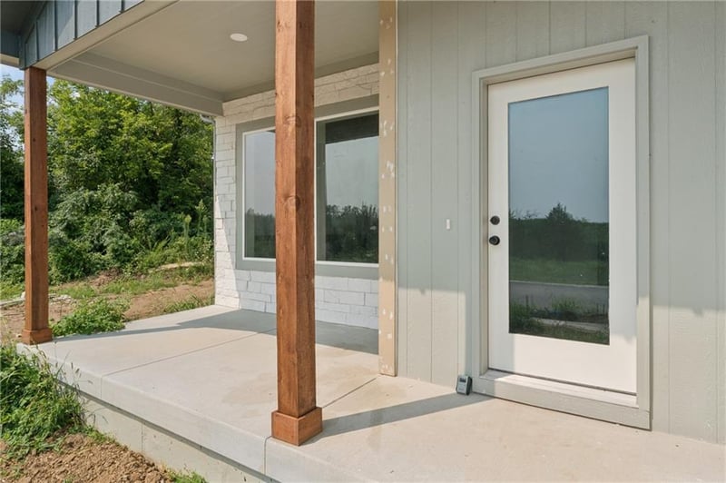 2200 Oak Ridge Dr, Oak Grove, MO 64075