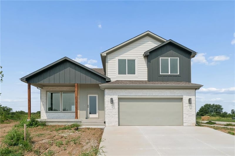 2200 Oak Ridge Dr, Oak Grove, MO 64075