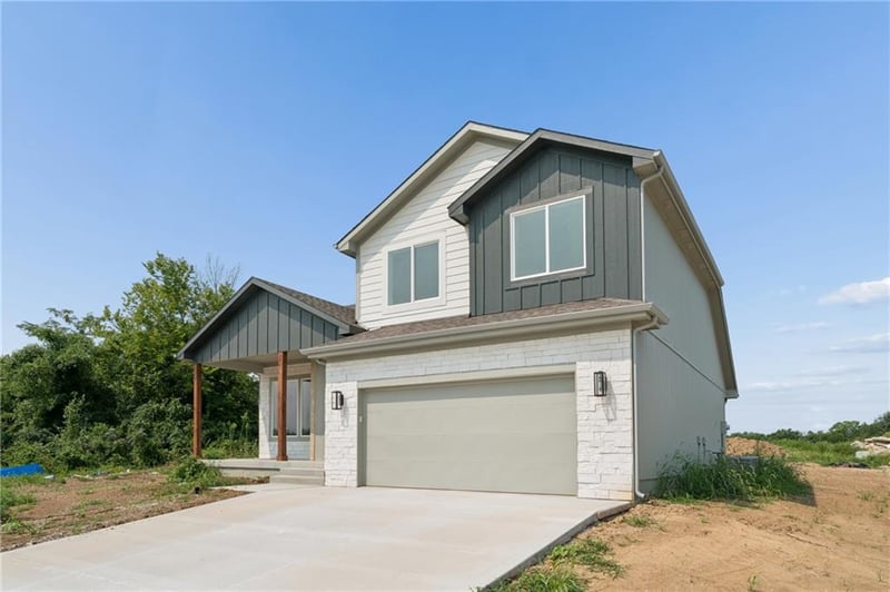 2200 Oak Ridge Dr, Oak Grove, MO 64075