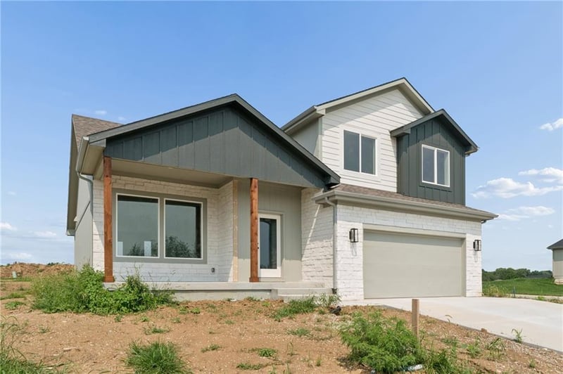 2200 Oak Ridge Dr, Oak Grove, MO 64075