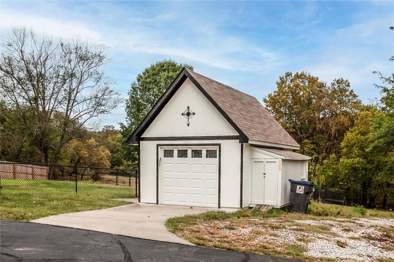 23210 Old Cyclone School Rd, Lee's Summit, MO 64064