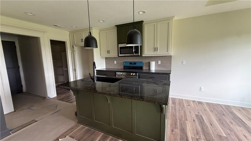 701 21st St, Oak Grove, MO 64075