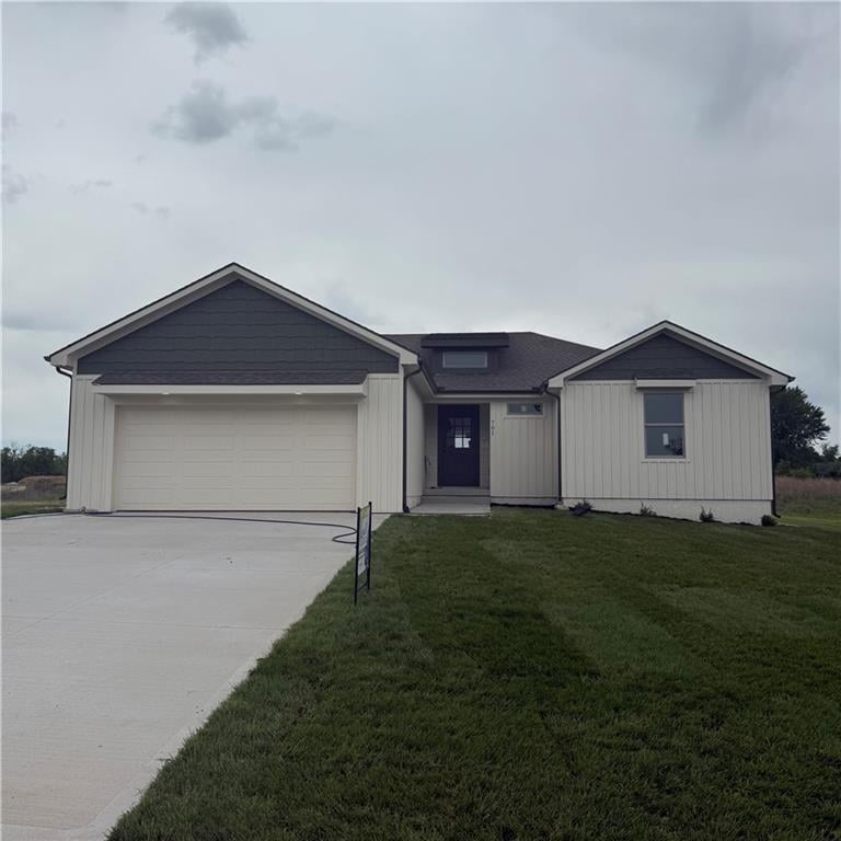 701 21st St, Oak Grove, MO 64075