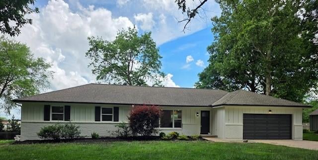 3515 93rd St, Leawood, KS 66206