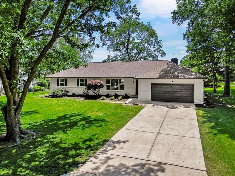 3515 W 93rd St, Leawood, KS 66206