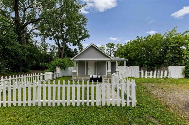 1108 39th St, Kansas City, KS 66106