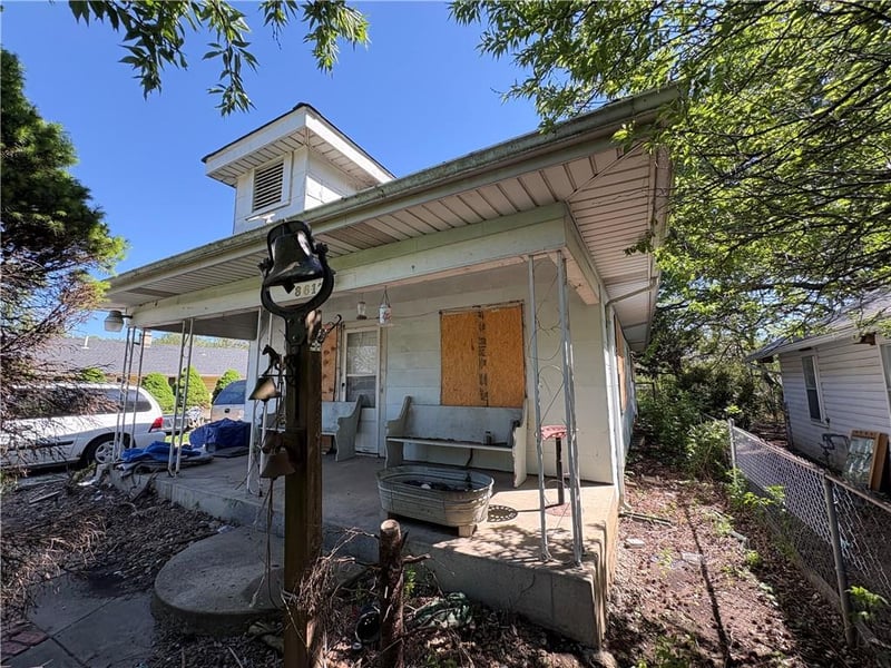 8617 Thompson Ave, Kansas City, MO 64125