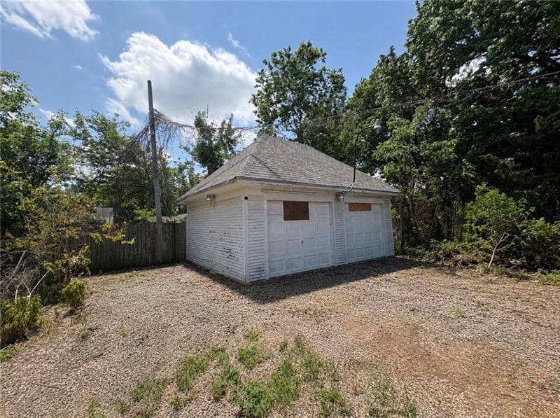 8617 Thompson Ave, Kansas City, MO 64125