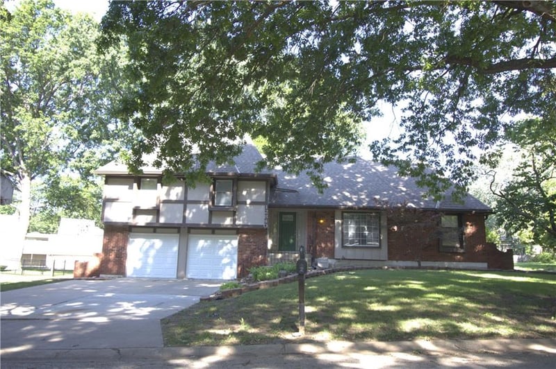 12840 St Andrews Dr, Kansas City, MO 64145
