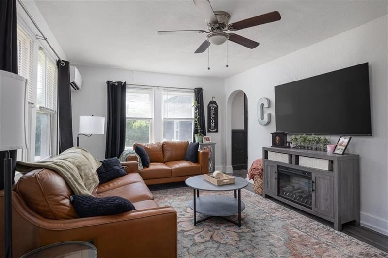 2 Vine St, Lee's Summit, MO 64063