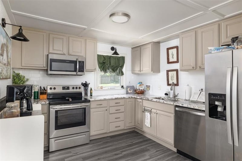 2 Vine St, Lee's Summit, MO 64063