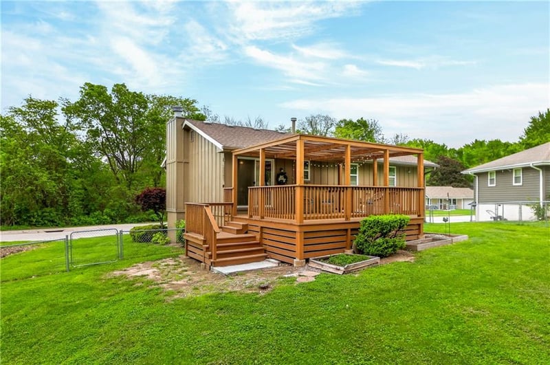 525 Noeleen Ln, Lee's Summit, MO 64086