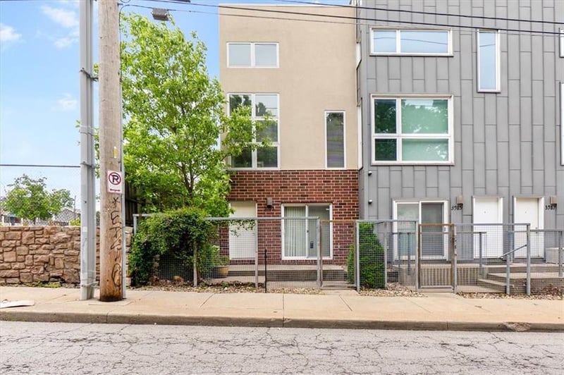 3983 Pennsylvania Ave, Kansas City, MO 64111