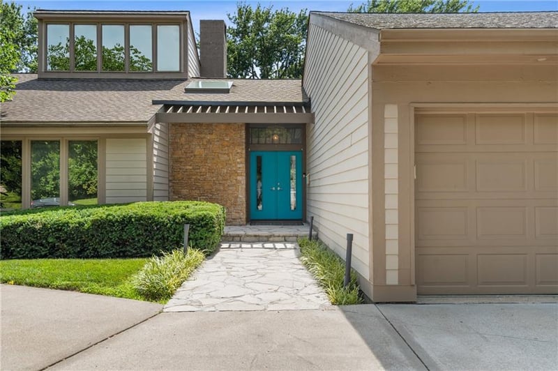 6130 Hodges Dr, Mission, KS 66205