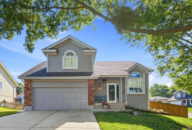4301 Cortland Dr, Blue Springs, MO 64015