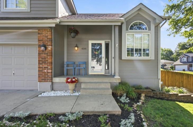 4301 Cortland Dr, Blue Springs, MO 64015