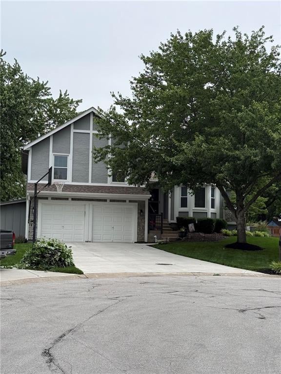 2110 Halleys Ct, Olathe, KS 66062