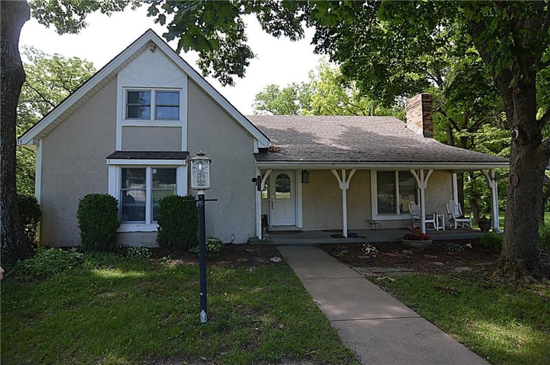 13905 Leavenworth Rd, Basehor, KS 66007