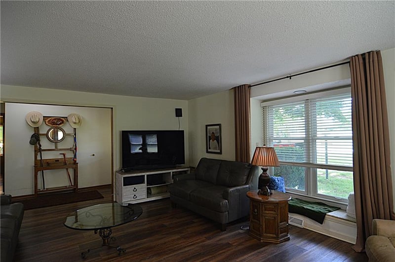 13905 Leavenworth Rd, Basehor, KS 66007