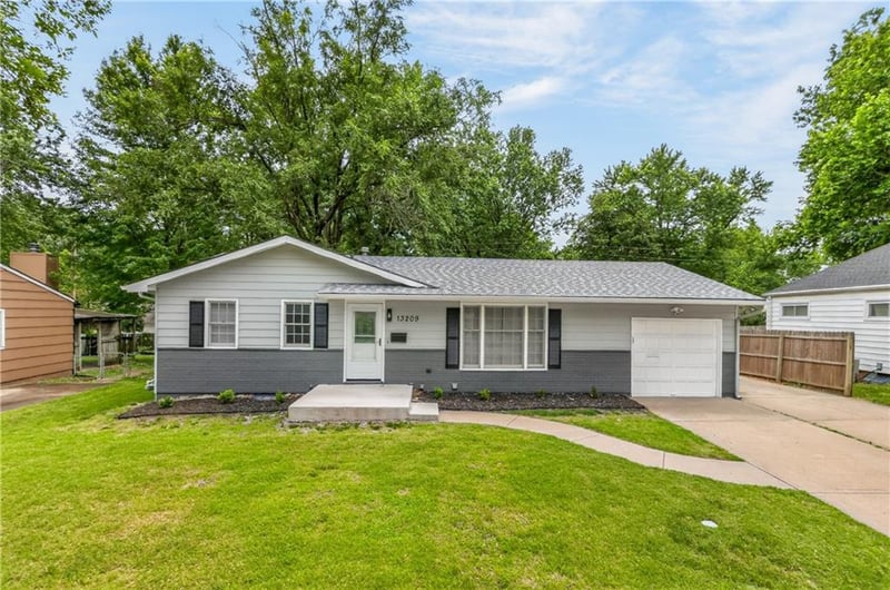 13209 Herrick Ave, Grandview, MO 64030