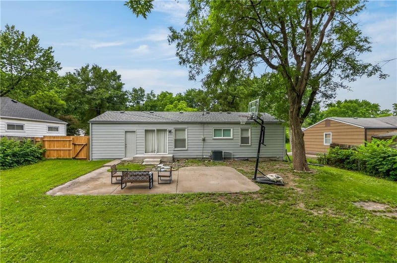 13209 Herrick Ave, Grandview, MO 64030