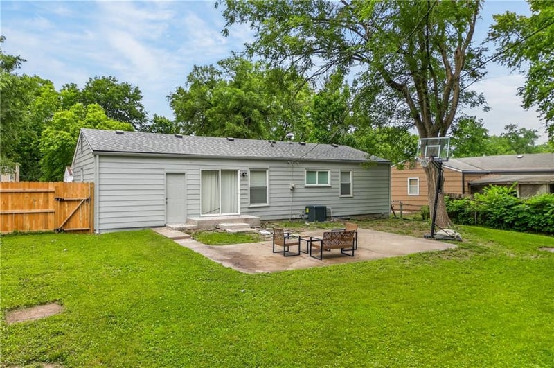 13209 Herrick Ave, Grandview, MO 64030