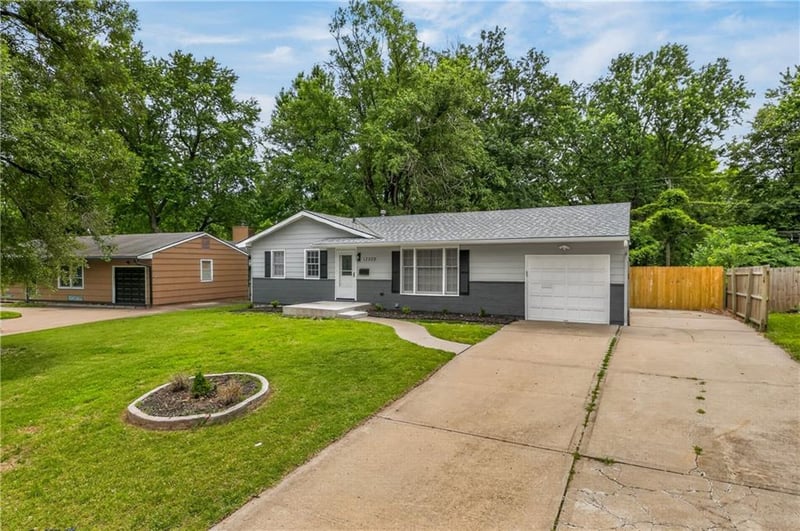 13209 Herrick Ave, Grandview, MO 64030