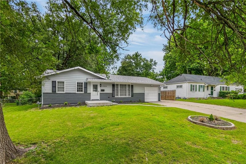 13209 Herrick Ave, Grandview, MO 64030