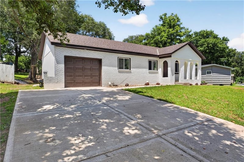 8206 Ohio Ave, Kansas City, KS 66112