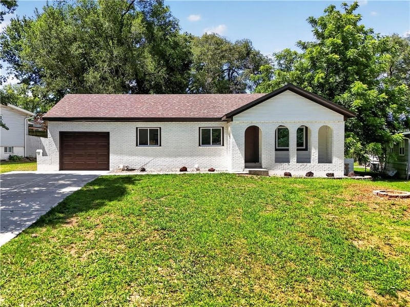 8206 Ohio Ave, Kansas City, KS 66112