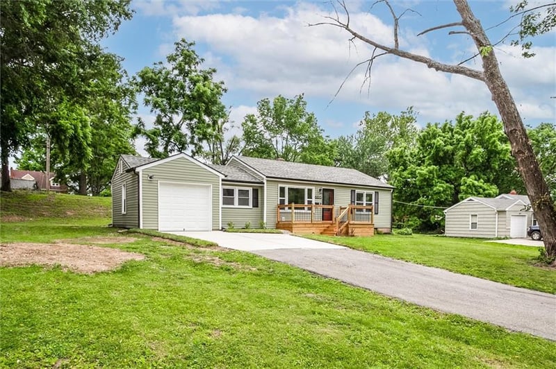6615 Fairway Dr, Kansas City, MO 64129