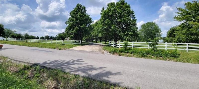 1010 Prairie Ln, Raymore, MO 64083