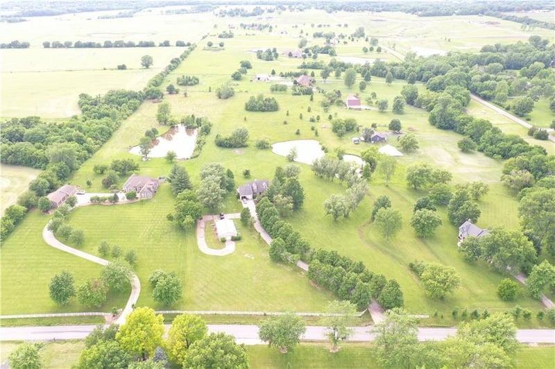 1010 Prairie Ln, Raymore, MO 64083