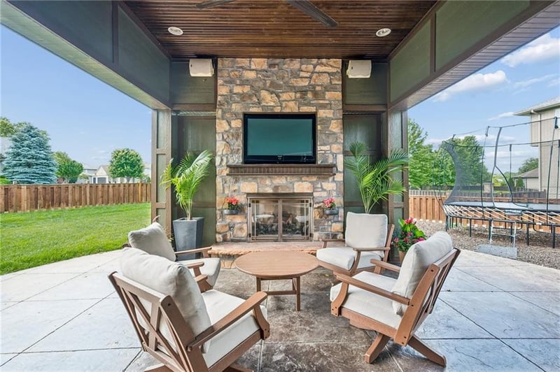 2437 Angel Fish Cir, Lee's Summit, MO 64086