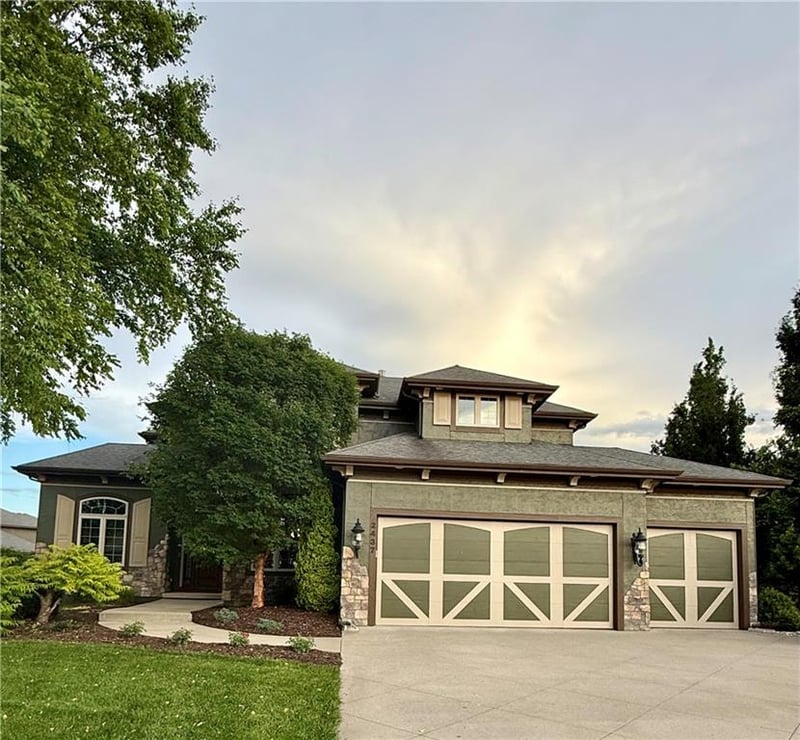 2437 Angel Fish Cir, Lee's Summit, MO 64086