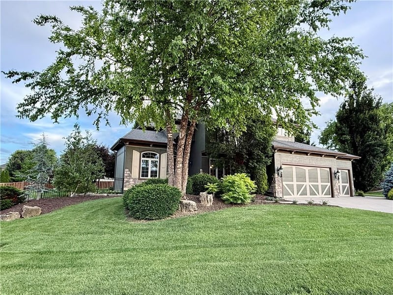 2437 Angel Fish Cir, Lee's Summit, MO 64086