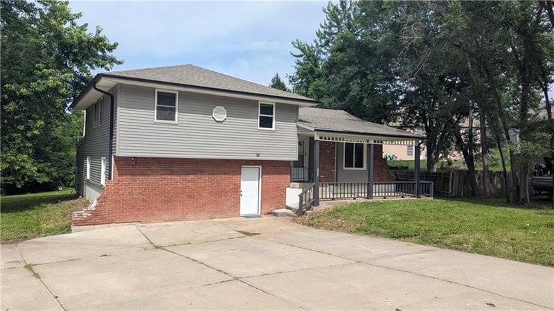 2005 Plymouth Rd, Independence, MO 64058
