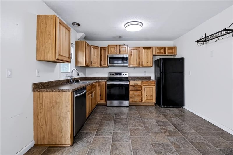 504 Dogwood Dr, Knob Noster, MO 65336