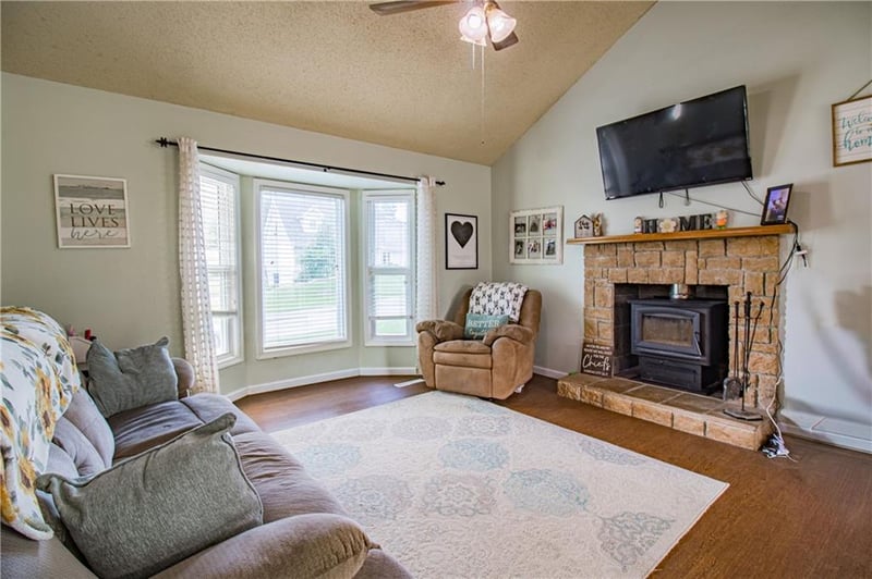 504 Dogwood Dr, Knob Noster, MO 65336